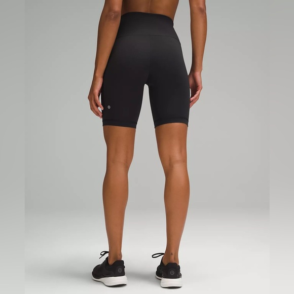 lululemon athletica Pants - NWT lululemon Wunder Train High-Rise Short 8" - size 4